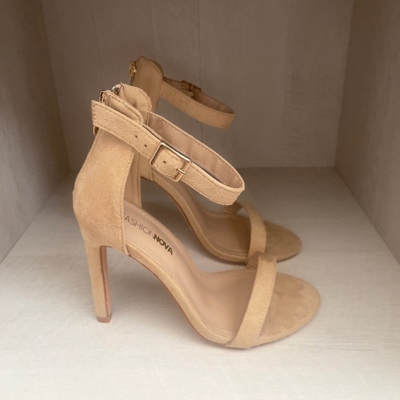 NUDE ROUND TOE HEELS. - Picture 3 of 5